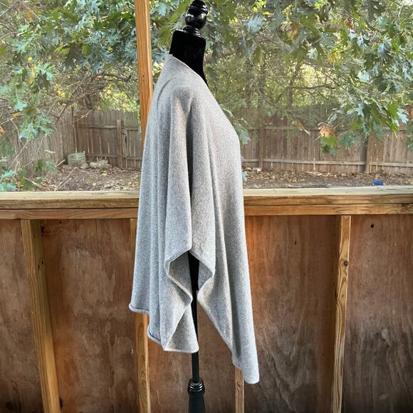Neiman Marcus Women's Silver 100% Cashmere Shawl Wrap One Size - Picture 3 of 9